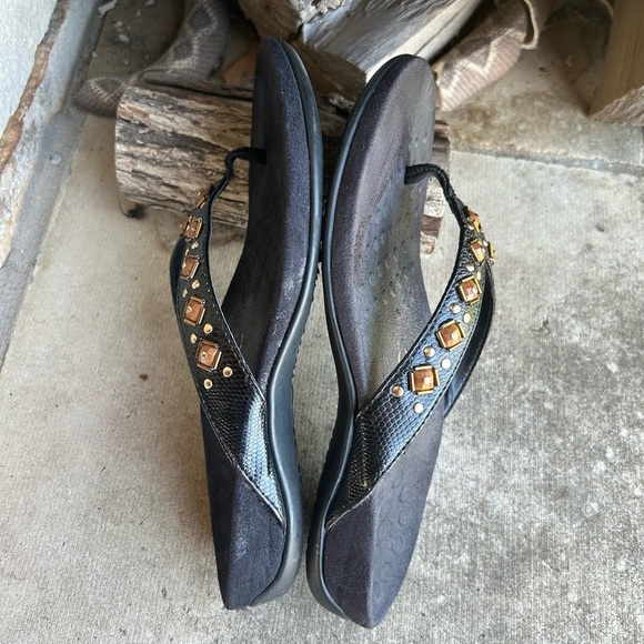 VIONIC Rest Floriana Black toe post Sandals w/Eye-Catching Beaded Design Sz-6. N - Picture 6 of 12